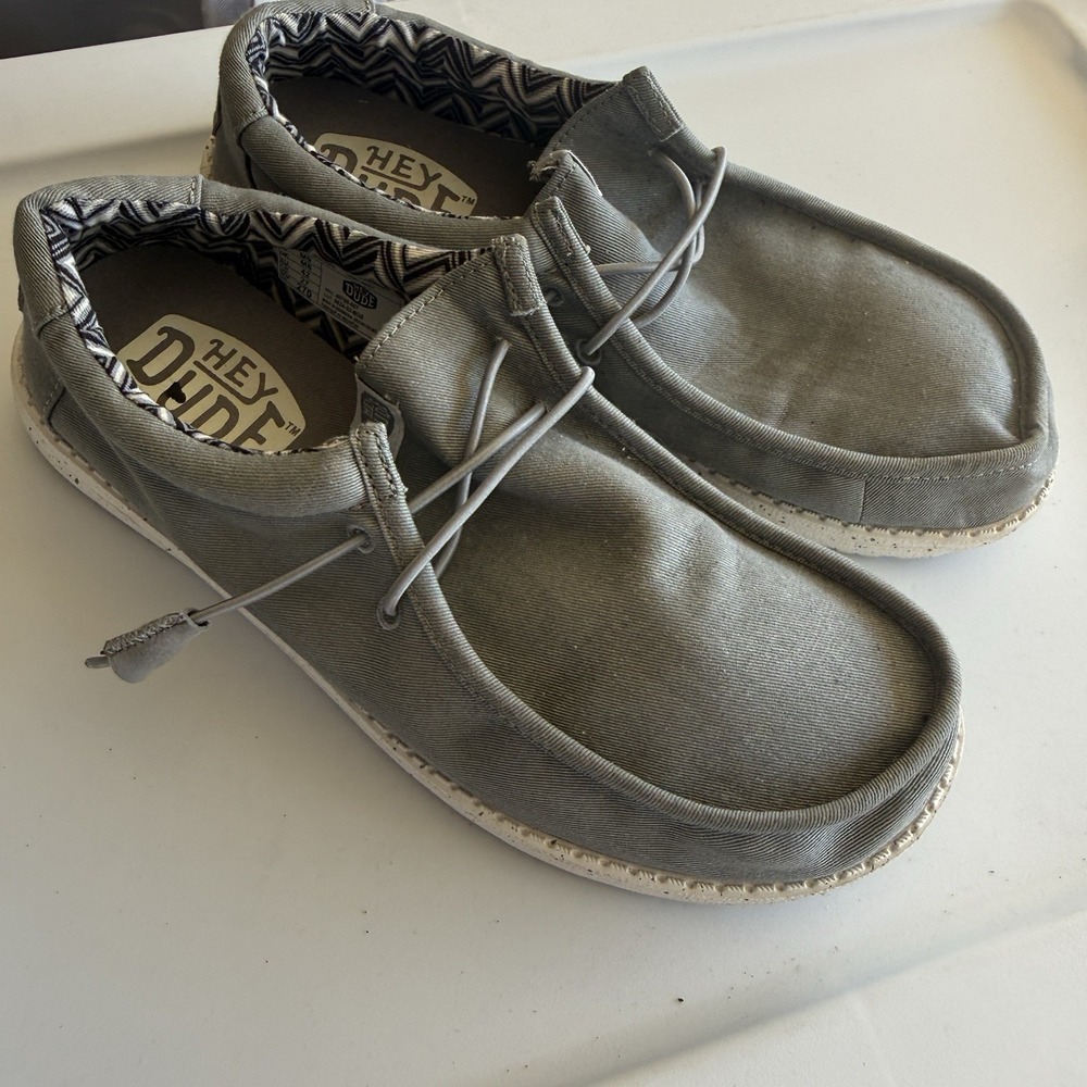 Hey Dude Wally Stretch Canvas Mens Size 9.5 Light Grey Slip On Loafer 40700-007